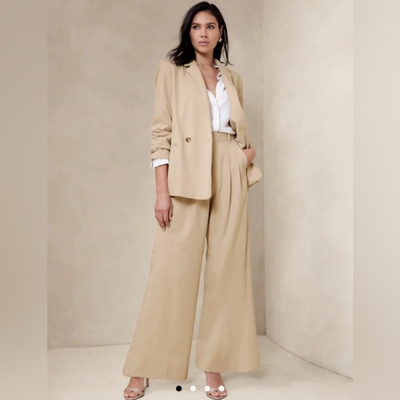 Banana Republic beige suit - Picture 1 of 2